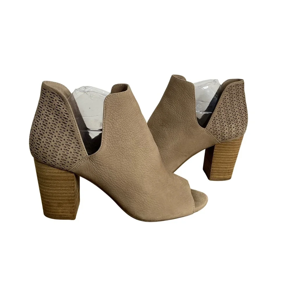 Antonio Melani Peep Toe Booties 8.5M Taupe‎ Nubuck Leather Block Heel Cutout